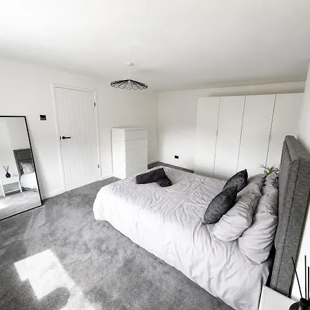 Hollow House - Kingsize Beds - Great Peaceful Location Barrow-in-Furness