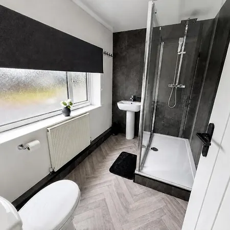 Hollow House - Kingsize Beds - Great Peaceful Location Barrow-in-Furness