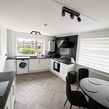 Hollow House - Kingsize Beds - Great Peaceful Location *